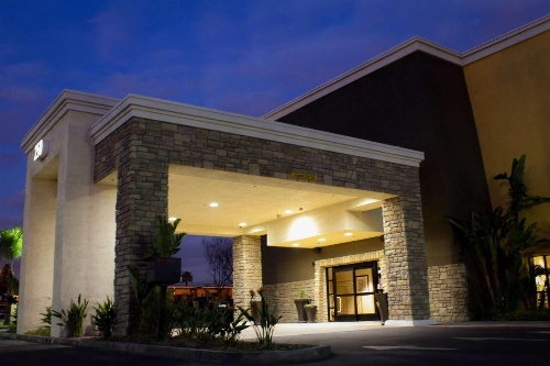 Best Western Plus Arrowhead Hotel image 1